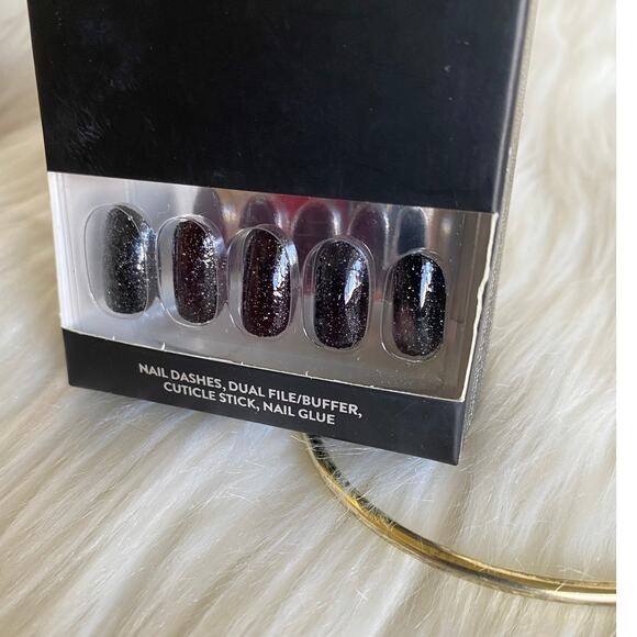 Red Aspen Nail Dashes- Alicia's Black Clutch (Black Sparkly Oval/Round Nails) - Picture 2 of 3